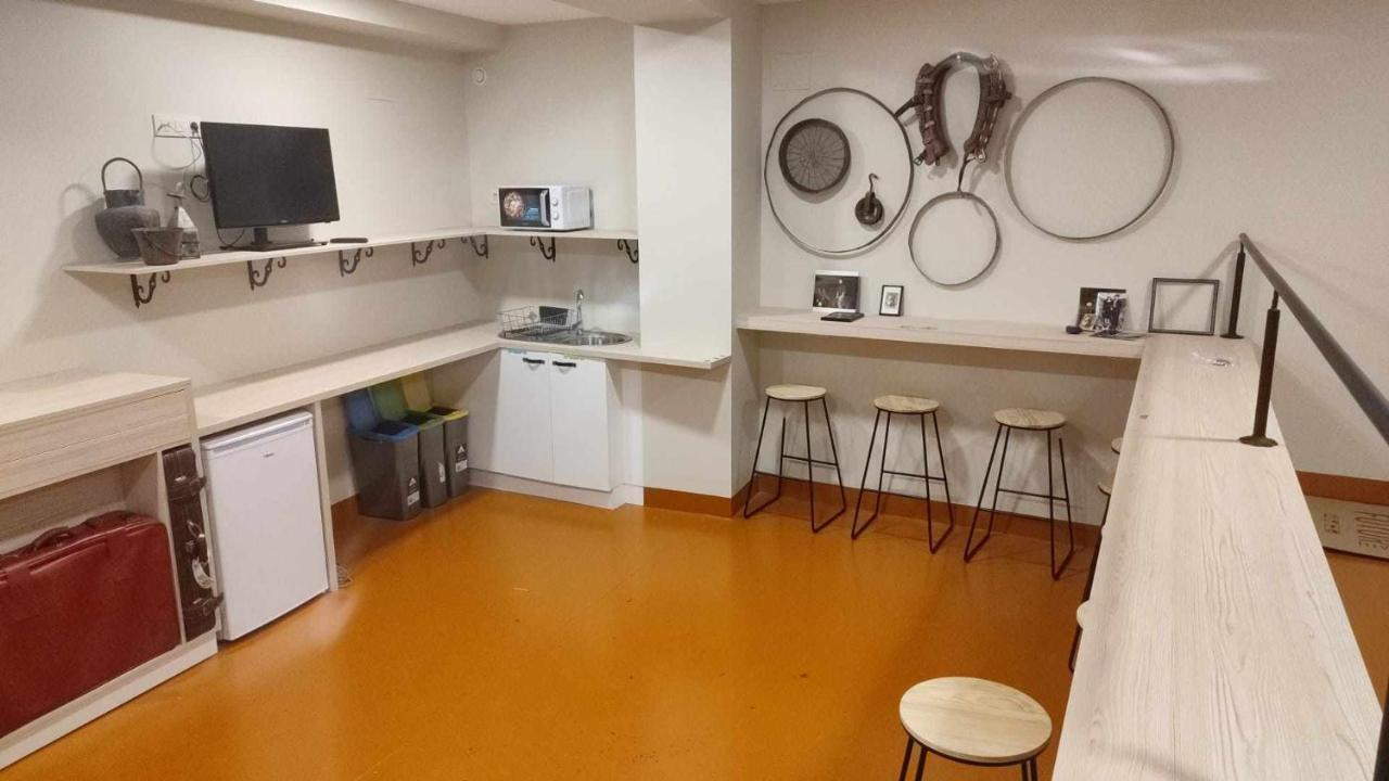 Turoqua Hostel Pontevedra Bagian luar foto