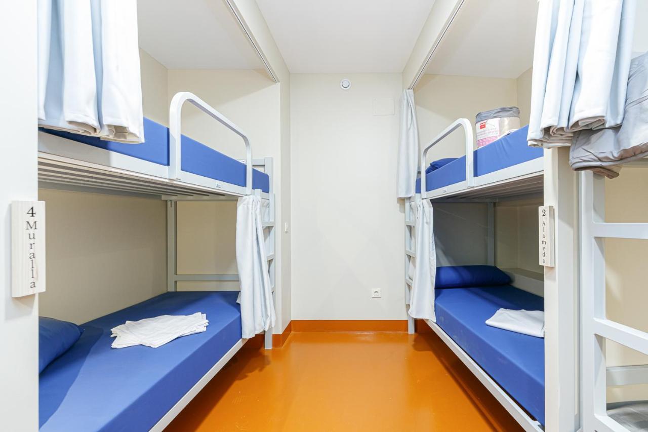 Turoqua Hostel Pontevedra Bagian luar foto