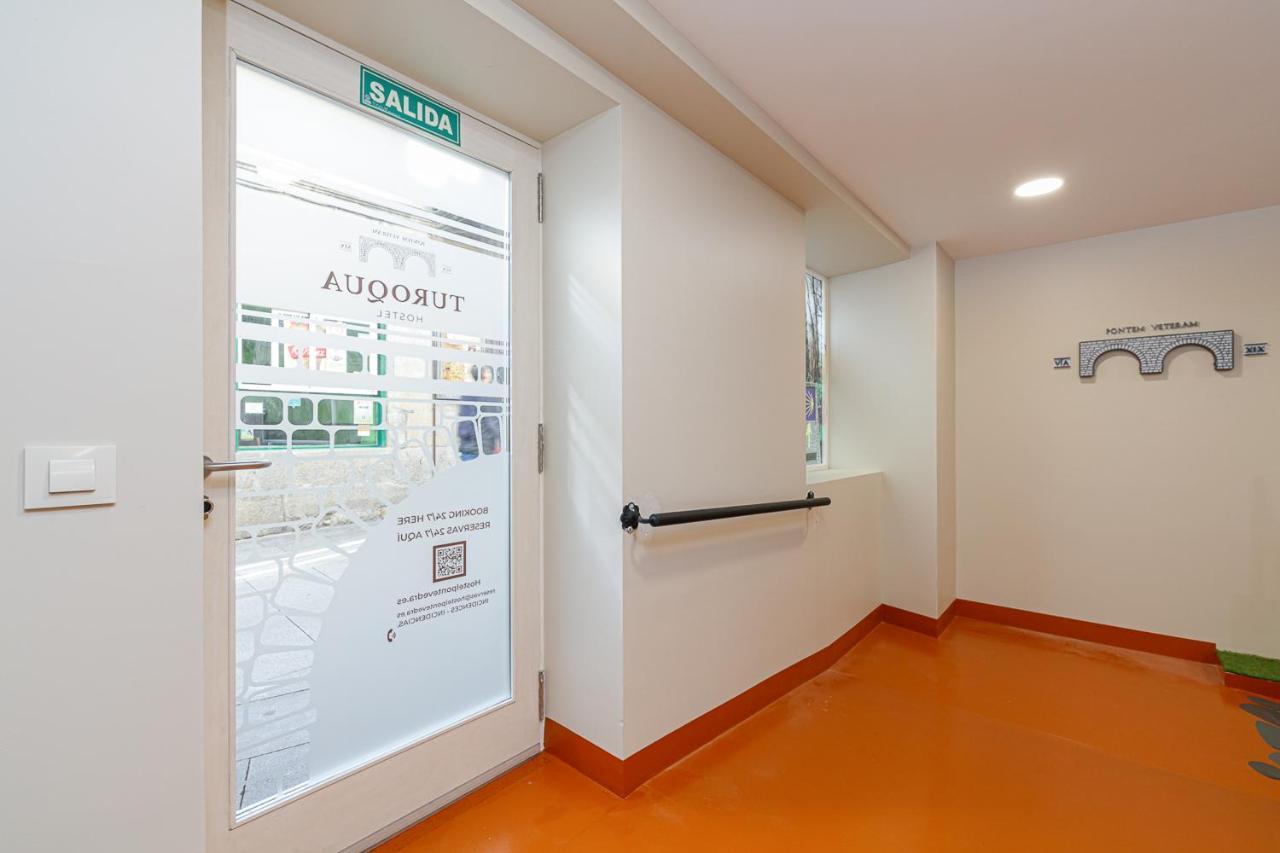 Turoqua Hostel Pontevedra Bagian luar foto