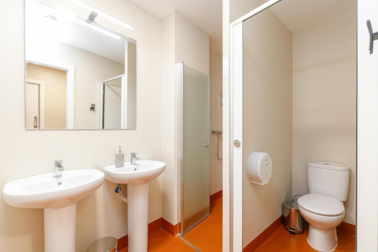 Turoqua Hostel Pontevedra Bagian luar foto
