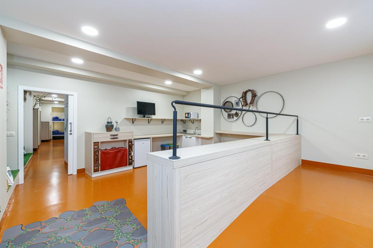 Turoqua Hostel Pontevedra Bagian luar foto